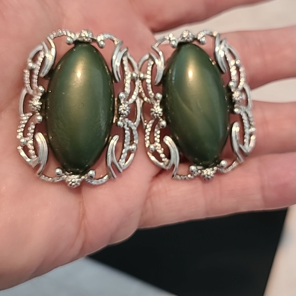 Vintage 60's Sarah Coventry Carousel Clip Earrings - Picture 9 of 9